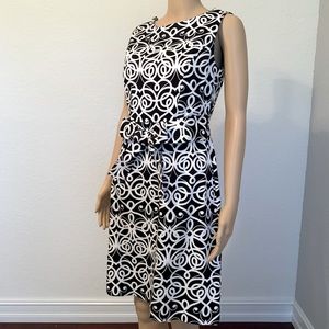 Melly M - Black & White Sleeveless Sheath Dress
(Size 6)